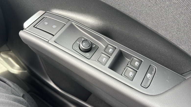 Volkswagen T-Roc 1.5 eTSI Life 5dr DSG Petrol Hatchback